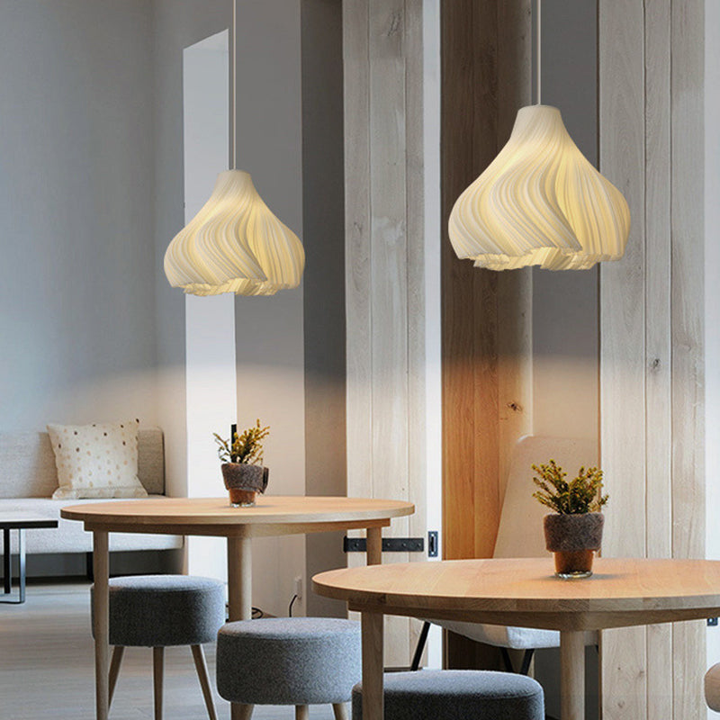 Lámpara colgante de hierro acrílico de 1 luz con rayas curvas irregulares creativas contemporáneas para dormitorio 