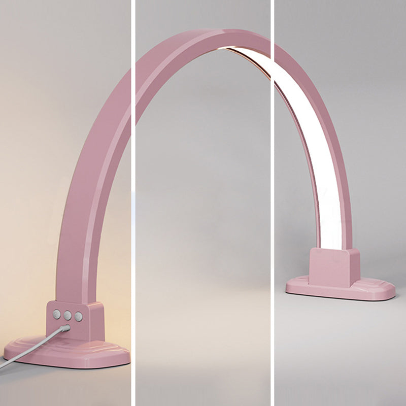 Lampe de table LED en aluminium PVC avec diamants écrasés incurvés minimaliste moderne pour salon 