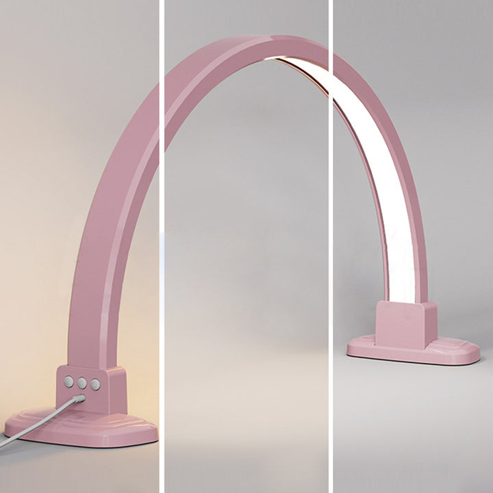 Lampe de table LED en aluminium PVC avec diamants écrasés incurvés minimaliste moderne pour salon 
