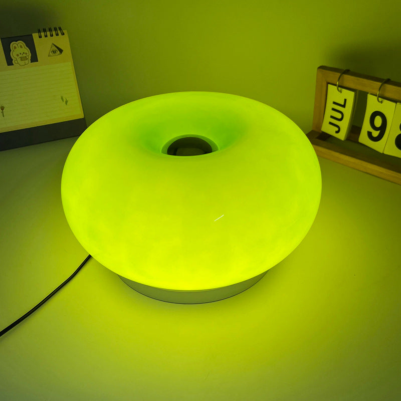 Lámpara de mesa LED de hierro con vidrio ovalado en crema minimalista moderna para dormitorio 