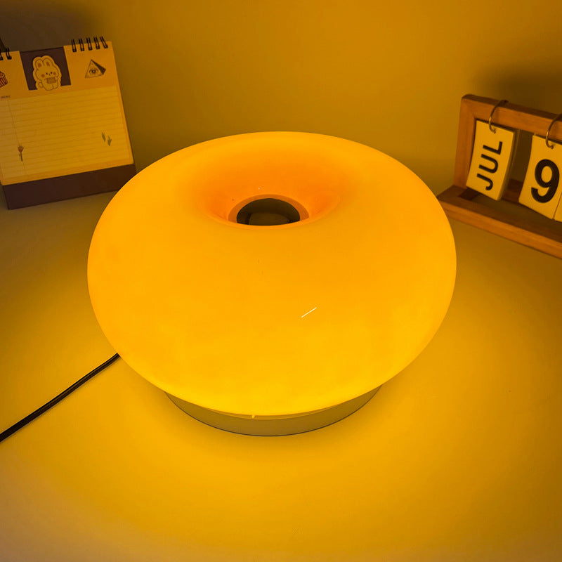 Lámpara de mesa LED de hierro con vidrio ovalado en crema minimalista moderna para dormitorio 