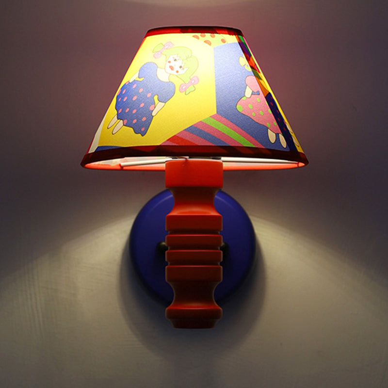 Lámpara de Aplique de Pared de 1 Luz para Dormitorio con Mesa Redonda de Pintura de Niños en Estilo Contemporáneo Escandinavo, Cilindro de Hierro, Tela y Madera 