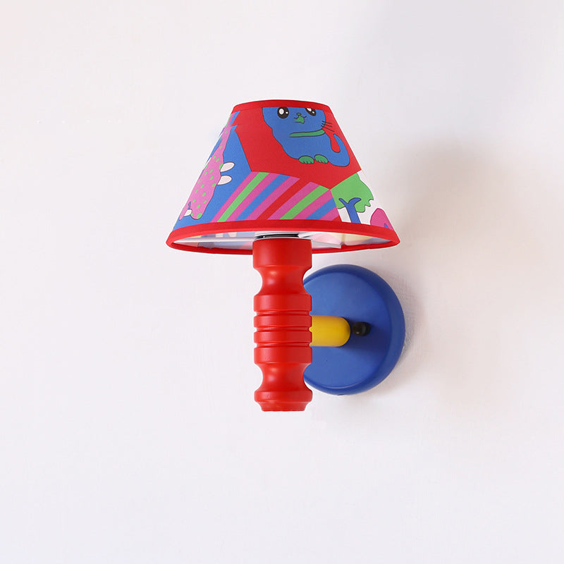 Lámpara de Aplique de Pared de 1 Luz para Dormitorio con Mesa Redonda de Pintura de Niños en Estilo Contemporáneo Escandinavo, Cilindro de Hierro, Tela y Madera 