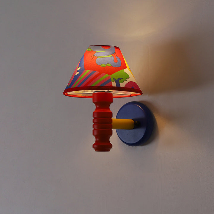 Zeitgenössische skandinavische Kunst Cartoon Kinder Malerei runder Tisch Zylinder Eisen Stoff Holz 1-Licht Wandleuchte Lampe für Schlafzimmer 
