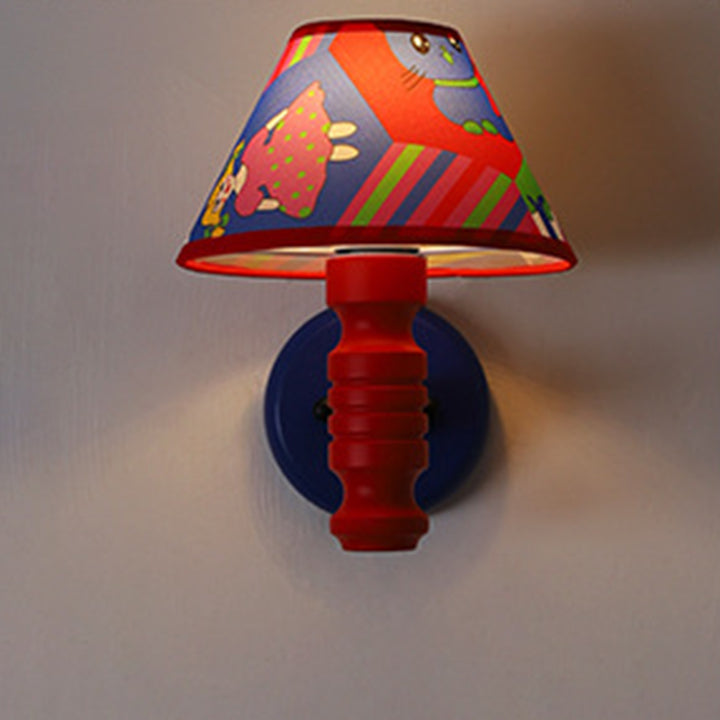 Zeitgenössische skandinavische Kunst Cartoon Kinder Malerei runder Tisch Zylinder Eisen Stoff Holz 1-Licht Wandleuchte Lampe für Schlafzimmer 