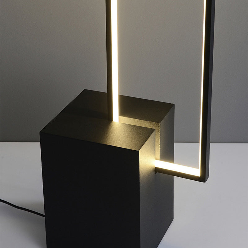 Lampe de sol LED contemporaine scandinave rectangulaire à base carrée longue en fer, silicone et aluminium pour salon 