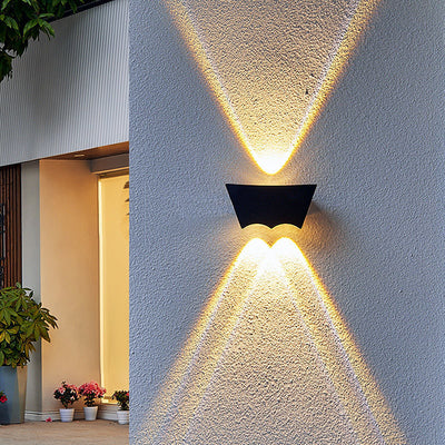 Applique murale LED extérieure en aluminium moulé sous pression en forme de demi-cercle trapézoïdal minimaliste moderne et étanche pour jardin 
