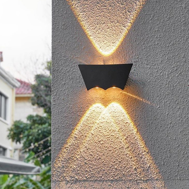 Applique murale LED extérieure en aluminium moulé sous pression en forme de demi-cercle trapézoïdal minimaliste moderne et étanche pour jardin 