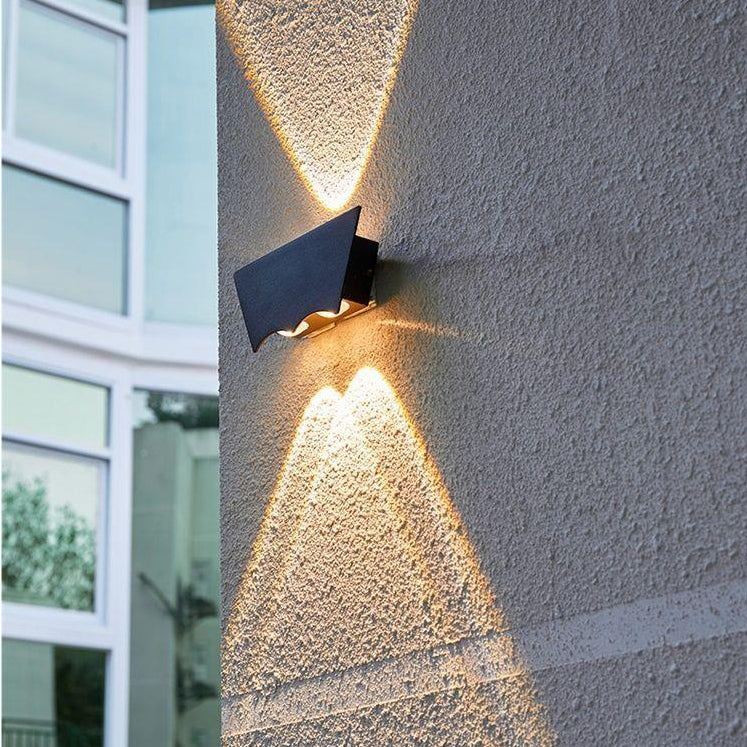 Applique murale LED extérieure en aluminium moulé sous pression en forme de demi-cercle trapézoïdal minimaliste moderne et étanche pour jardin 