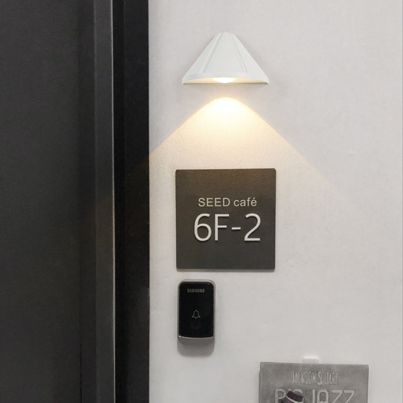 Modern Minimalist Waterproof Triangle Semicircle Die-Cast Aluminum PC LED Wall Sconce Lamp For Outdoor Patio