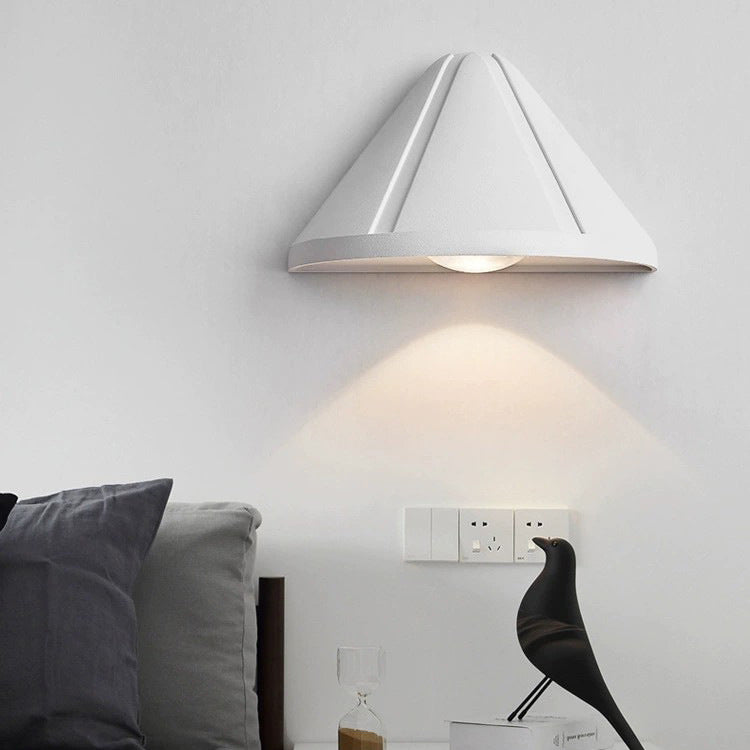 Modern Minimalist Waterproof Triangle Semicircle Die-Cast Aluminum PC LED Wall Sconce Lamp For Outdoor Patio