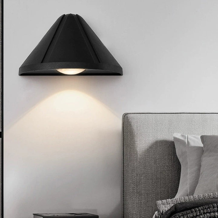 Modern Minimalist Waterproof Triangle Semicircle Die-Cast Aluminum PC LED Wall Sconce Lamp For Outdoor Patio