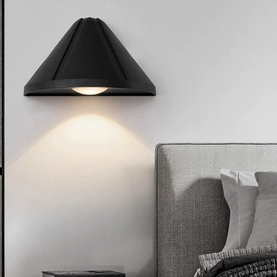 Applique murale LED en aluminium moulé sous pression en forme de triangle et de demi-cercle, minimaliste moderne et étanche, pour patio extérieur 