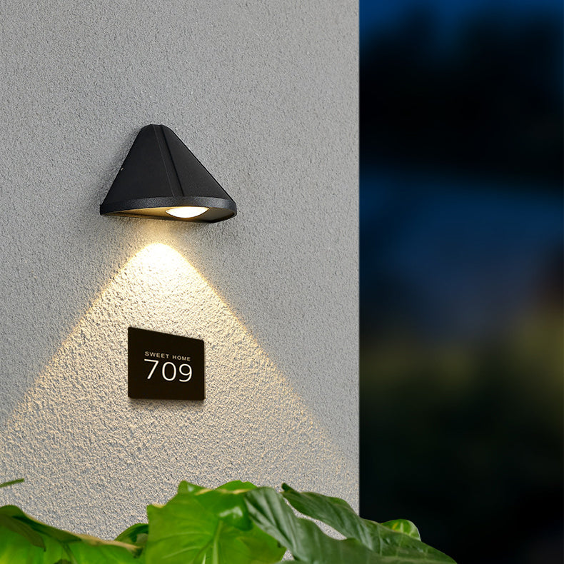 Applique murale LED en aluminium moulé sous pression en forme de triangle et de demi-cercle, minimaliste moderne et étanche, pour patio extérieur 