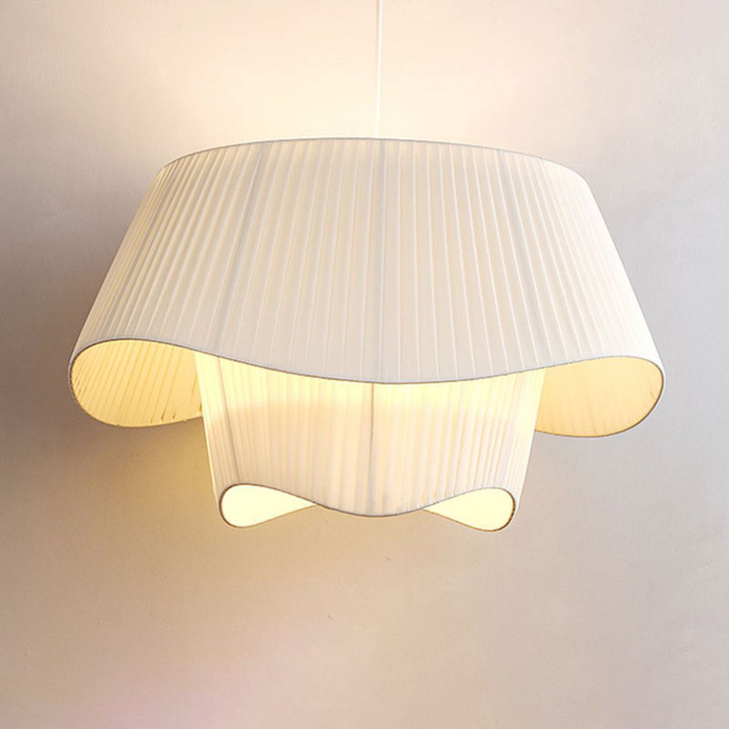 Table ronde scandinave contemporaine à double couche avec base en vague, fer, tissu, acrylique, suspension à 4 lumières pour salon 