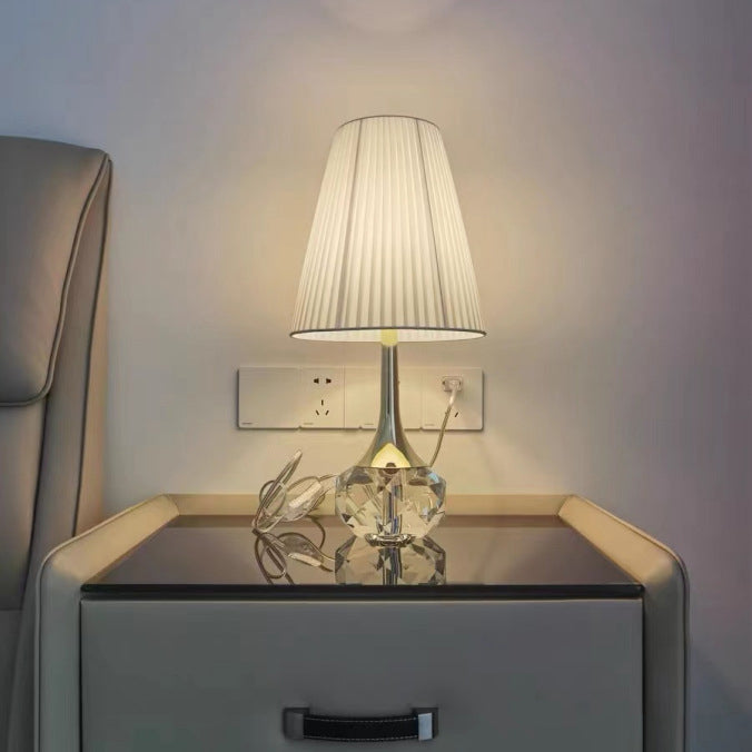Lampe de table moderne de luxe avec bouteille ronde, matériel plissé, cristal, tissu, 1 lumière pour chambre à coucher 
