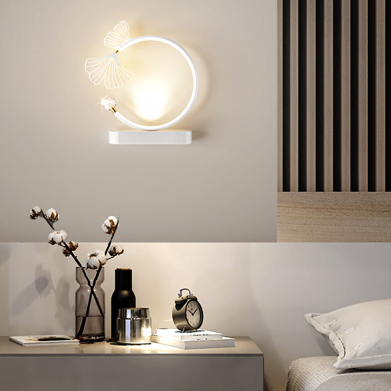 Zeitgenössische Kreative Bogenklinge Ovaler Sockel Eisen Aluminium Acryl LED Wandleuchte für Schlafzimmer 