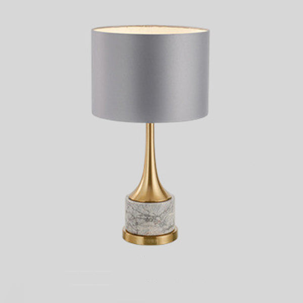 مصباح طاولة حديث بأسطوانة بسيطة مع قاعدة قرصية من الرخام والقماش بلمبة واحدة لغرفة النوم 