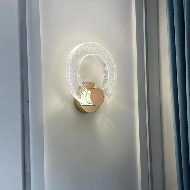 Applique murale LED en fer, aluminium et cristal avec base circulaire à disque pour chambre à coucher 