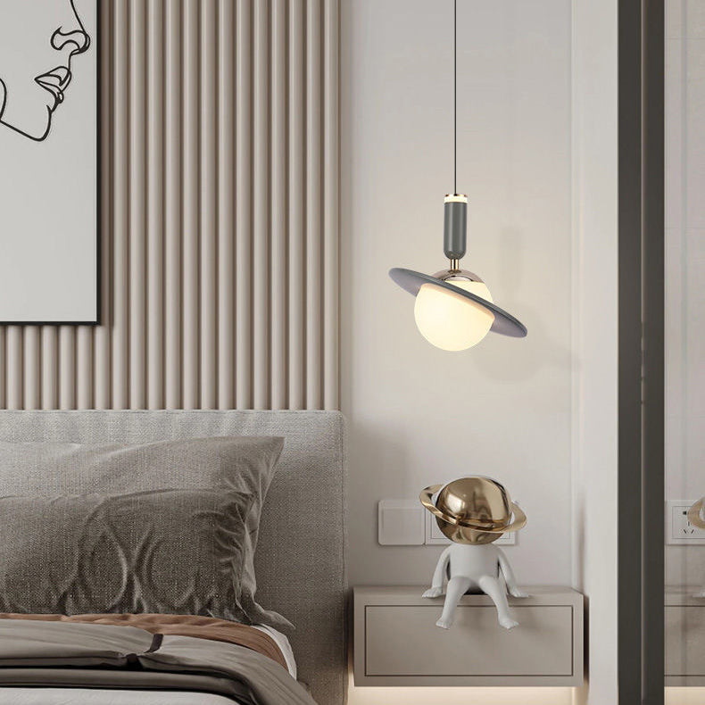 Lumière suspendue LED en aluminium et acrylique avec anneau en orbite cylindrique planétaire minimaliste moderne pour chambre 