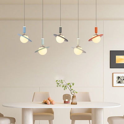 Lumière suspendue LED en aluminium et acrylique avec anneau en orbite cylindrique planétaire minimaliste moderne pour chambre 
