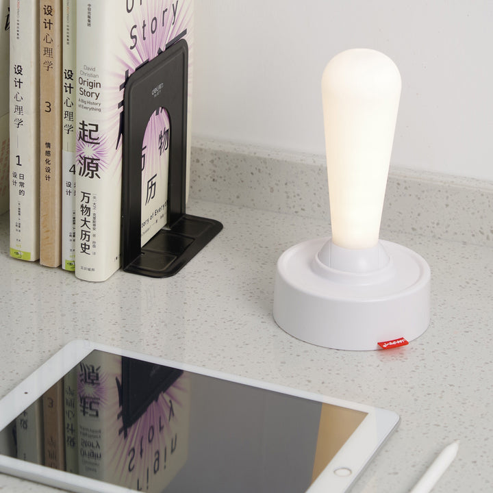 Moderne minimalistische ovale Griffumschaltung Zylinderbasis ABS Silikon LED Tischlampe für Schlafzimmer 