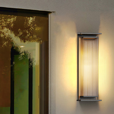Applique murale extérieure LED en acier inoxydable PC à rayures rectangulaires imperméables solaire minimaliste moderne pour jardin 