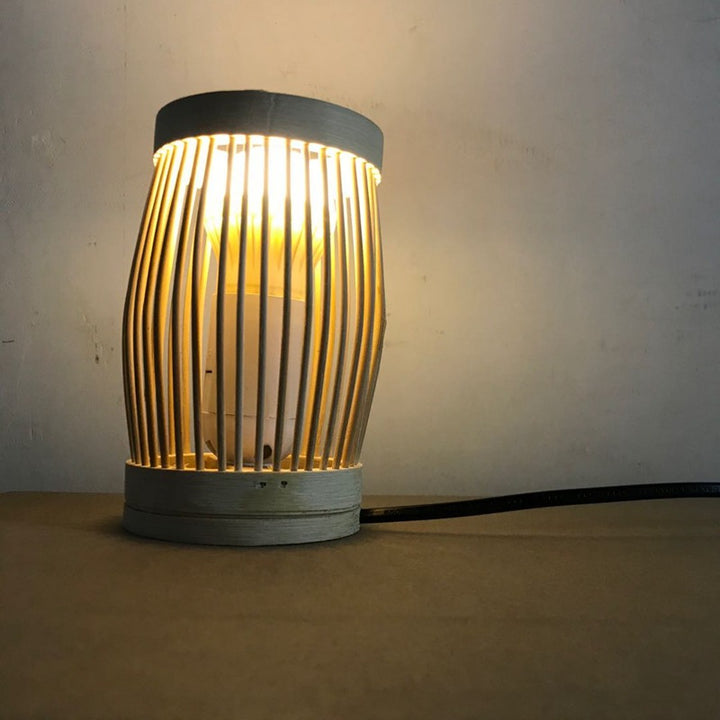 Lampe de table traditionnelle japonaise ovale ronde en bambou creux à 1 lumière pour chambre à coucher 