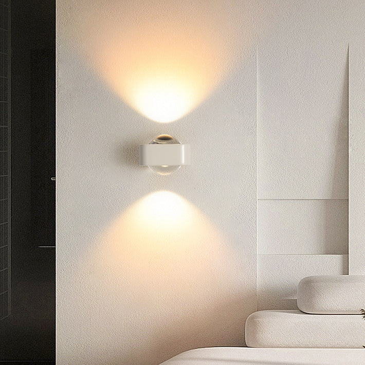 Moderne minimalistische quadratische halbrunde Wandleuchte aus Edelstahl und Glas mit abgerundeten Kanten und LED für das Schlafzimmer 