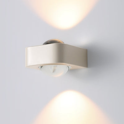 Moderne minimalistische quadratische halbrunde Wandleuchte aus Edelstahl und Glas mit abgerundeten Kanten und LED für das Schlafzimmer 