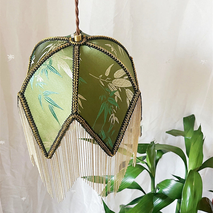 Luz colgante de 1 luz con base de disco de hierro, triángulo semicircular vintage tradicional y borla de tela para dormitorio 