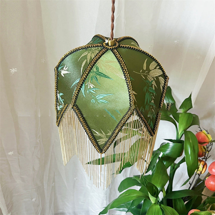 Luz colgante de 1 luz con base de disco de hierro, triángulo semicircular vintage tradicional y borla de tela para dormitorio 