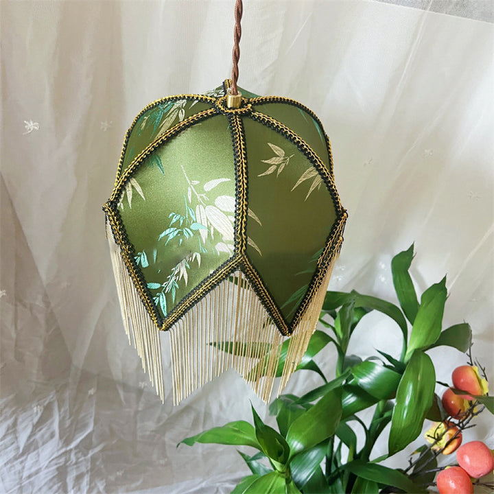 Luz colgante de 1 luz con base de disco de hierro, triángulo semicircular vintage tradicional y borla de tela para dormitorio 