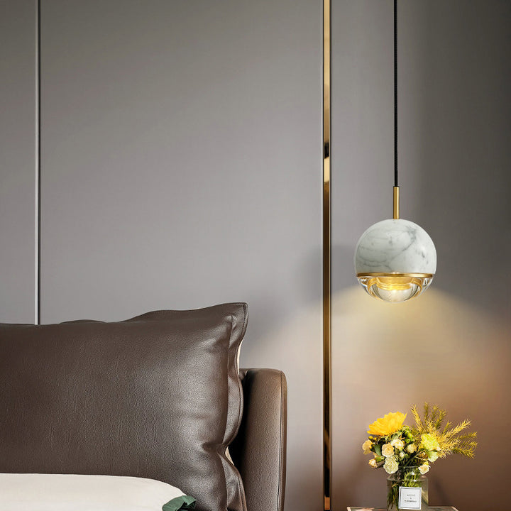 Suspension contemporaine scandinave avec base en disque sphérique en cuivre, marbre et verre à 1 lumière pour chambre 
