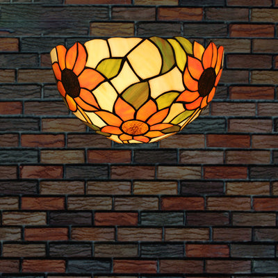 Lámpara de aplique de pared de 1 luz con patrón de celosía de flores semicircular tradicional de Tiffany de hierro y vidrio para dormitorio 