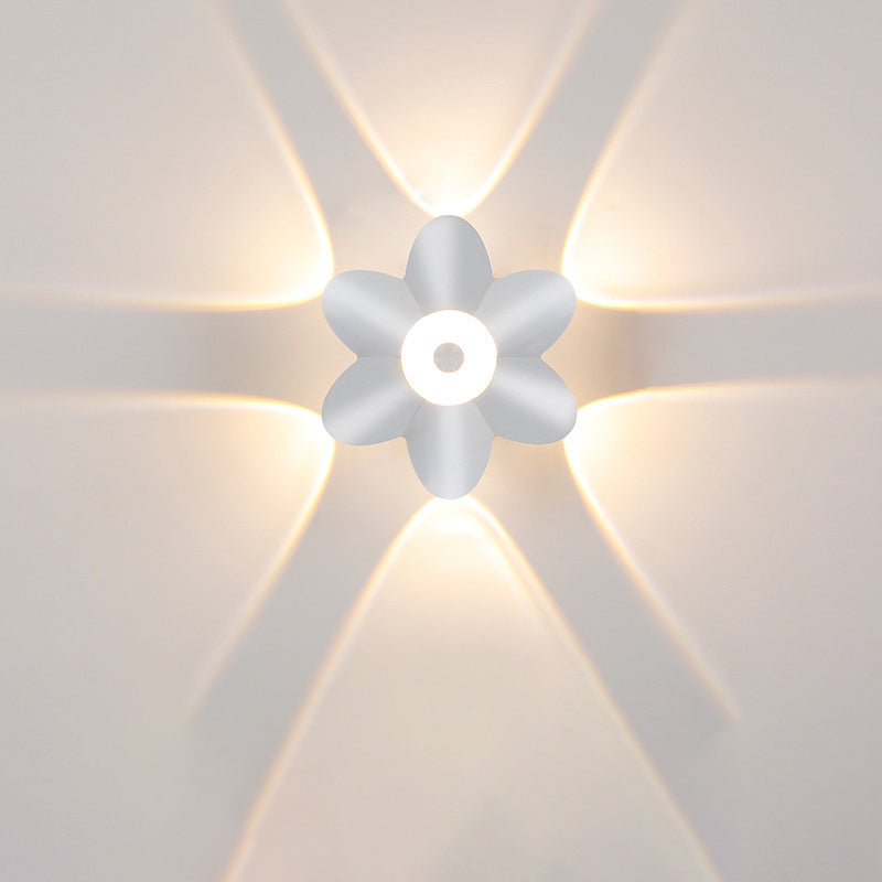 Applique murale LED en aluminium moulé sous pression minimaliste moderne imperméable avec fleur de prunier en acrylique pour salon 