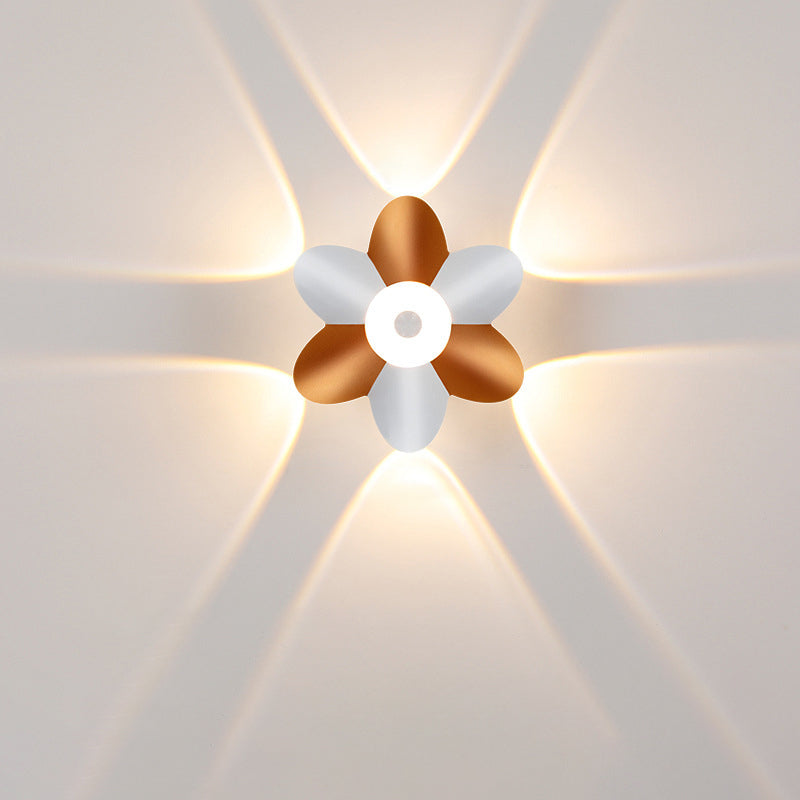 Applique murale LED en aluminium moulé sous pression minimaliste moderne imperméable avec fleur de prunier en acrylique pour salon 