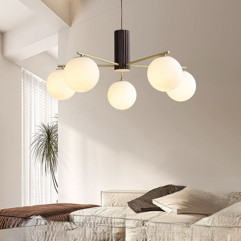 Zeitgenössischer skandinavischer Zylinder- und Kugel-Armleuchter aus Eisen, Eichenholz und Glas, 3/5-flammig, für das Wohnzimmer 