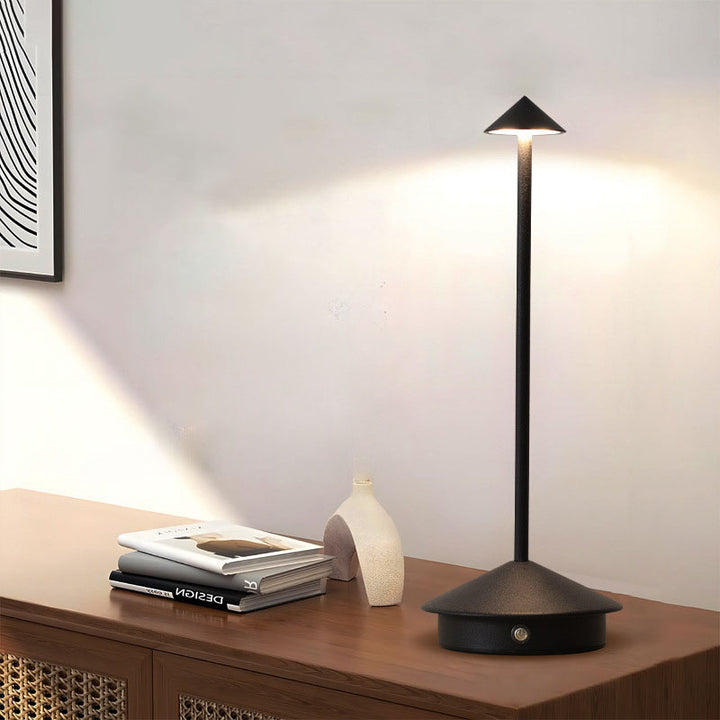 Lampe de table LED en aluminium acrylique en forme de cône champignon créatif contemporain pour chambre 