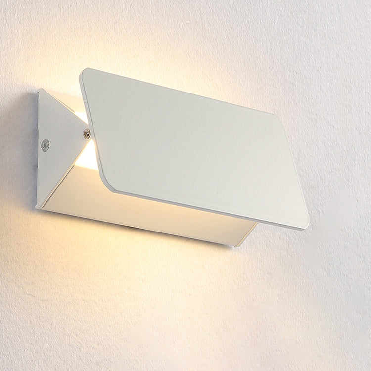 Moderne minimalistische rechteckige dreieckige Aluminium-LED-Wandleuchte für das Schlafzimmer 