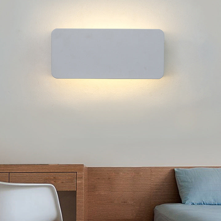 Moderne minimalistische rechteckige dreieckige Aluminium-LED-Wandleuchte für das Schlafzimmer 