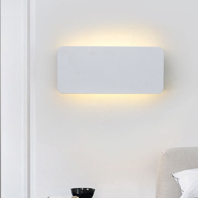Moderne minimalistische rechteckige dreieckige Aluminium-LED-Wandleuchte für das Schlafzimmer 