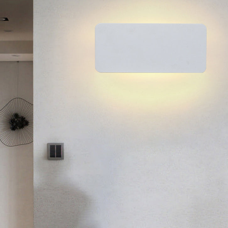 Moderne minimalistische rechteckige dreieckige Aluminium-LED-Wandleuchte für das Schlafzimmer 