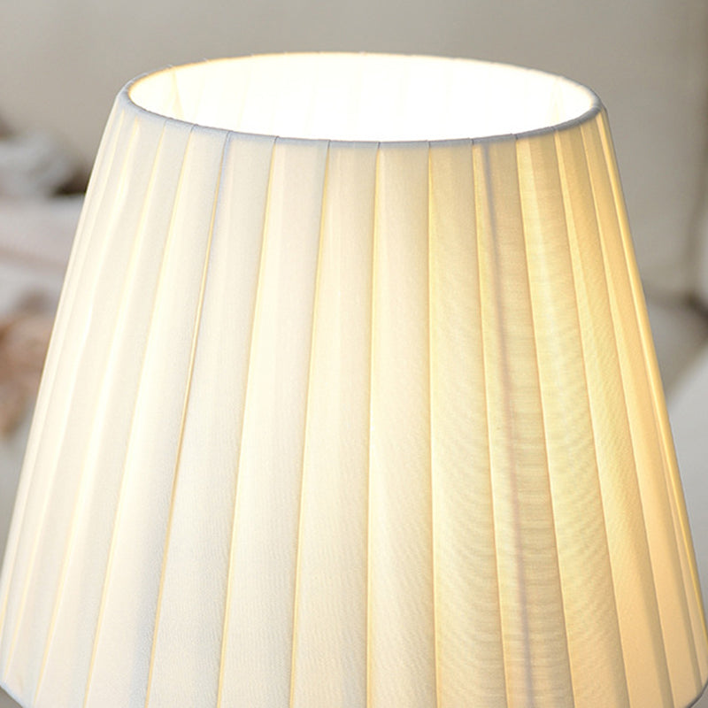 Lampe de table en tissu céramique métallique évidée avec fleur de boule ronde chinoise traditionnelle à 1 lumière pour chambre à coucher 