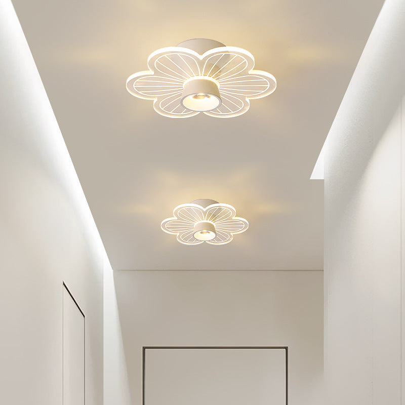 Zeitgenössische skandinavische Lotusblatt-Rosen-Eisen-Acryl-LED-Halbeinbau-Deckenleuchte für das Wohnzimmer 