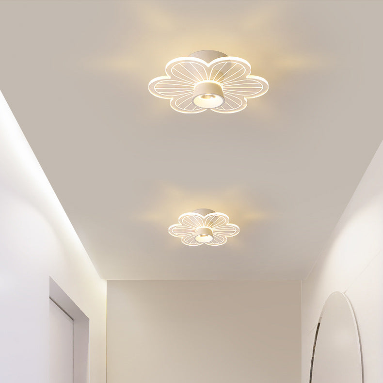 Zeitgenössische skandinavische Lotusblatt-Rosen-Eisen-Acryl-LED-Halbeinbau-Deckenleuchte für das Wohnzimmer 