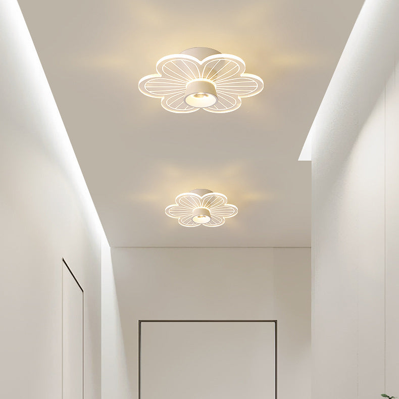 Zeitgenössische skandinavische Lotusblatt-Rosen-Eisen-Acryl-LED-Halbeinbau-Deckenleuchte für das Wohnzimmer 