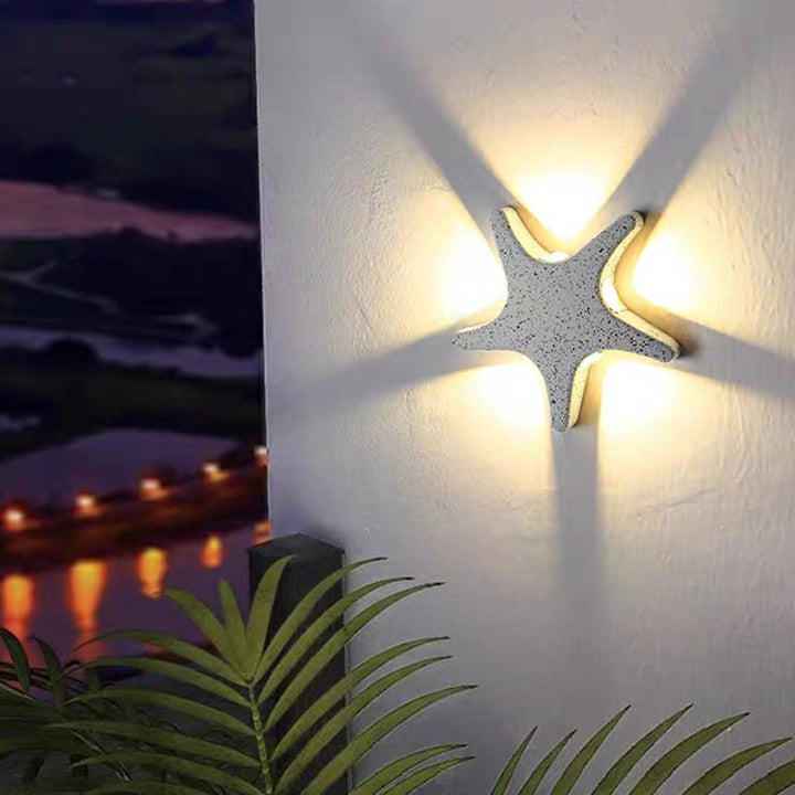 Zeitgenössische kreative wasserdichte Seestern-Druckguss-Aluminium-Acryl-LED-Außenwandleuchte für Außenbereich Terrasse 