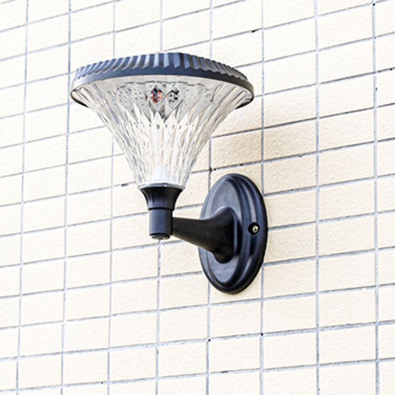 Lumière extérieure LED ronde en diamant étanche solaire minimaliste moderne en ABS PC pour patio extérieur 