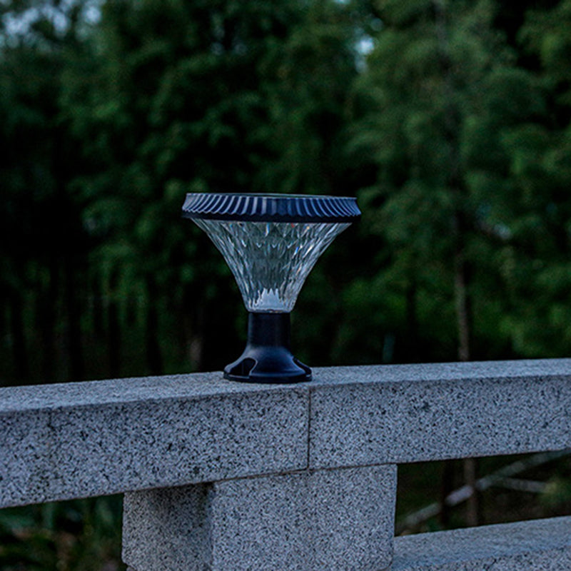 Lumière extérieure LED ronde en diamant étanche solaire minimaliste moderne en ABS PC pour patio extérieur 
